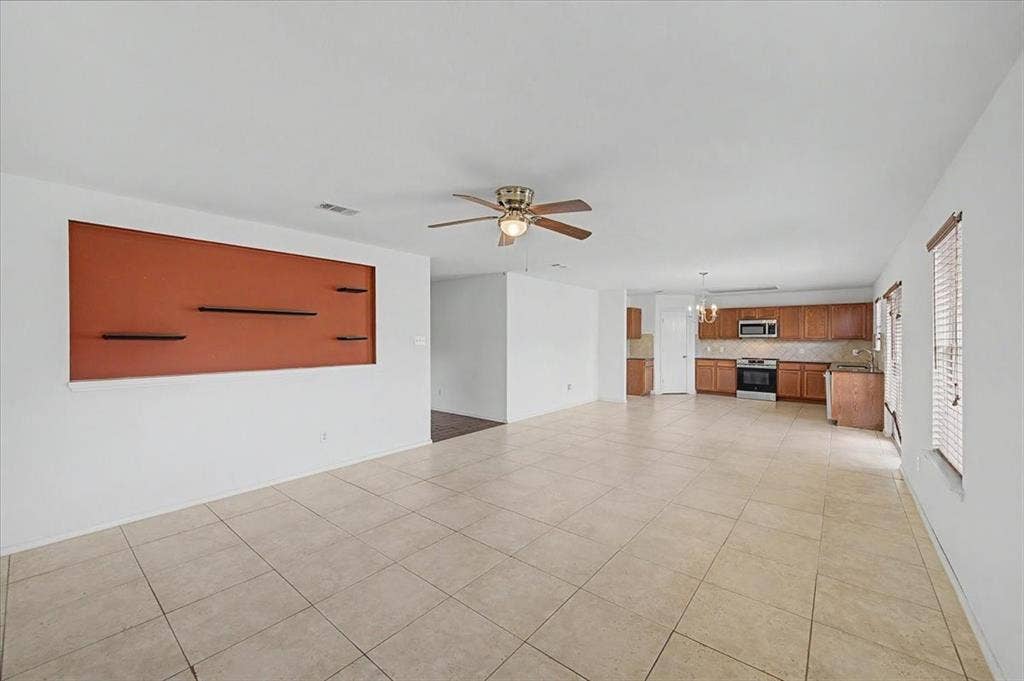 821 Green Heath Avenue, Fort Worth, TX 76120