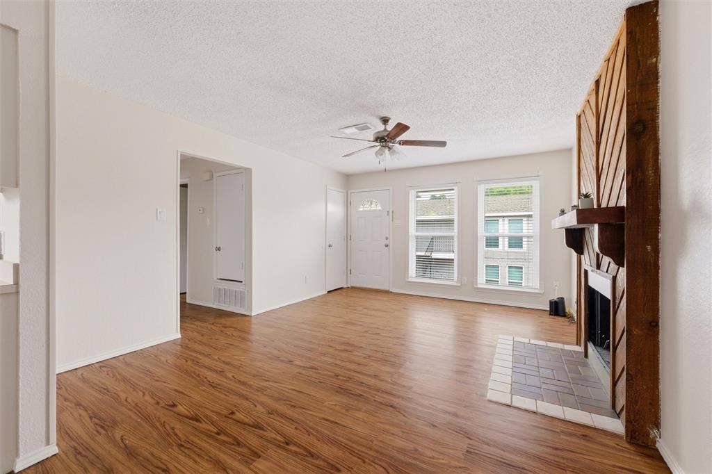 401 N 7th Street, #C, Midlothian, TX 76065 Spacious living area featuring wood-finish flooring, a ceiling fan, and multiple windows
