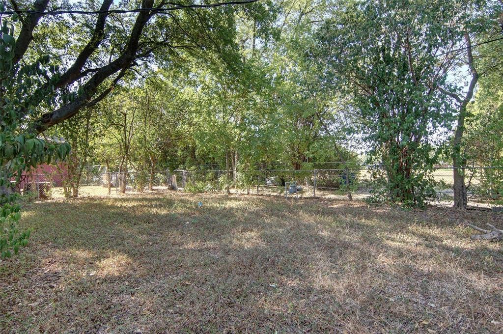 2024 Blake Avenue, Dallas, TX 75228 Expansive yard with mature trees, established foliage, and perimeter fencing