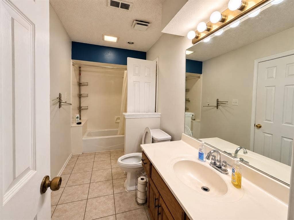 1128 Post Oak Lane, DeSoto, TX 75115 1128 Post Oak Lane, DeSoto, TX 75115