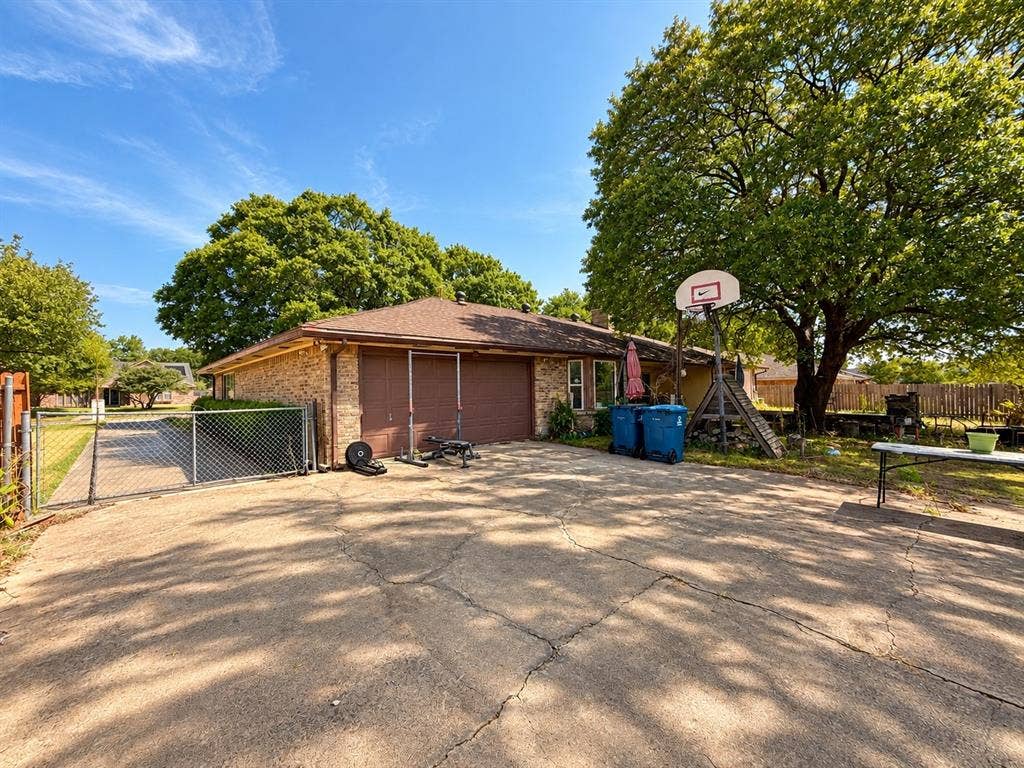 1128 Post Oak Lane, DeSoto, TX 75115 1128 Post Oak Lane, DeSoto, TX 75115