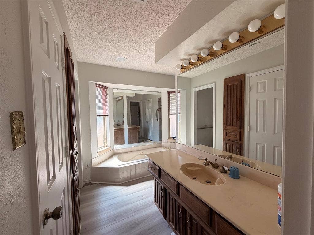 1128 Post Oak Lane, DeSoto, TX 75115 1128 Post Oak Lane, DeSoto, TX 75115