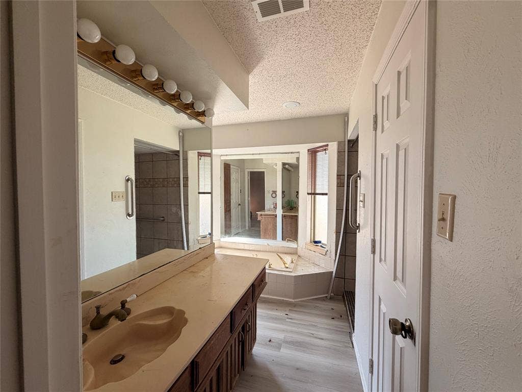 1128 Post Oak Lane, DeSoto, TX 75115 1128 Post Oak Lane, DeSoto, TX 75115