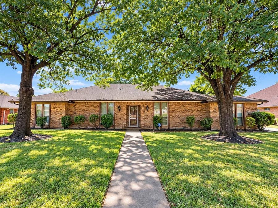Property photo for 1128 Post Oak Lane, DeSoto, TX