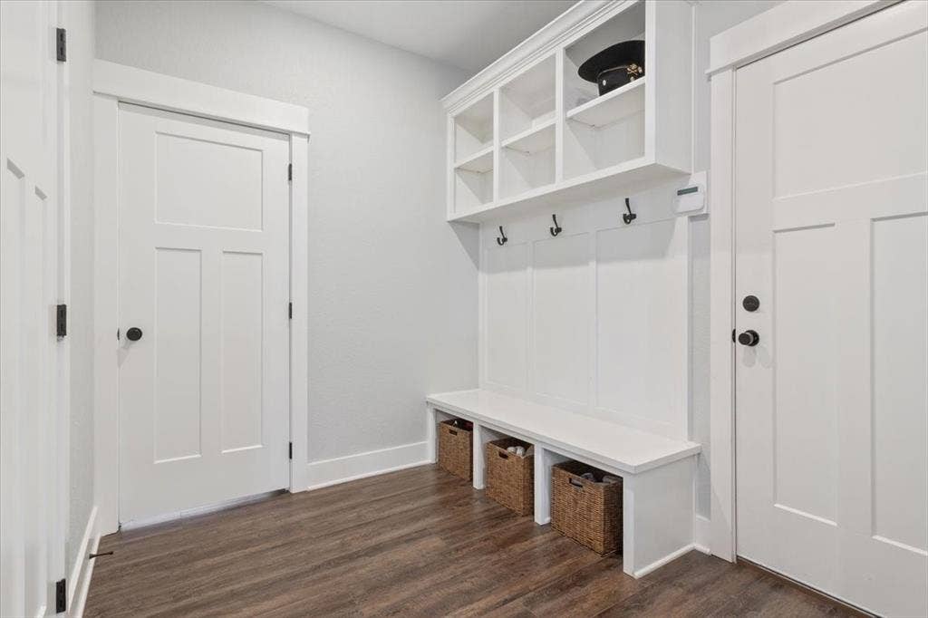 10305 Creekside Lane, Waco, TX 76712 Built-in storage bench with cubbies, upper shelving, and coat hooks