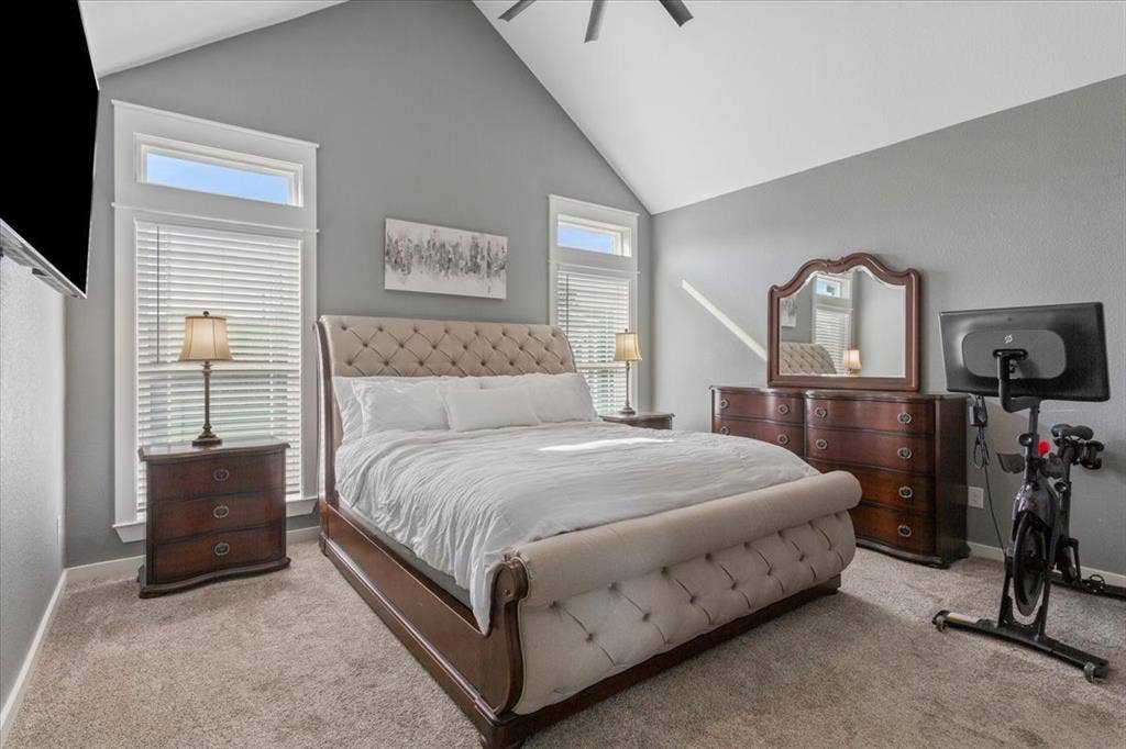10305 Creekside Lane, Waco, TX 76712 Vaulted ceiling, carpeted flooring, and window blinds