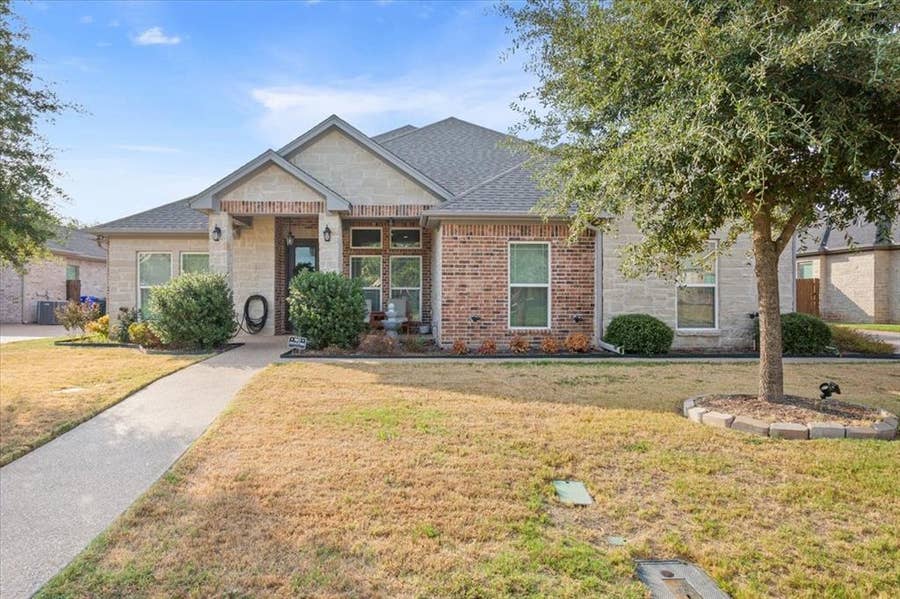 Property photo for 10305 Creekside Lane, Waco, TX