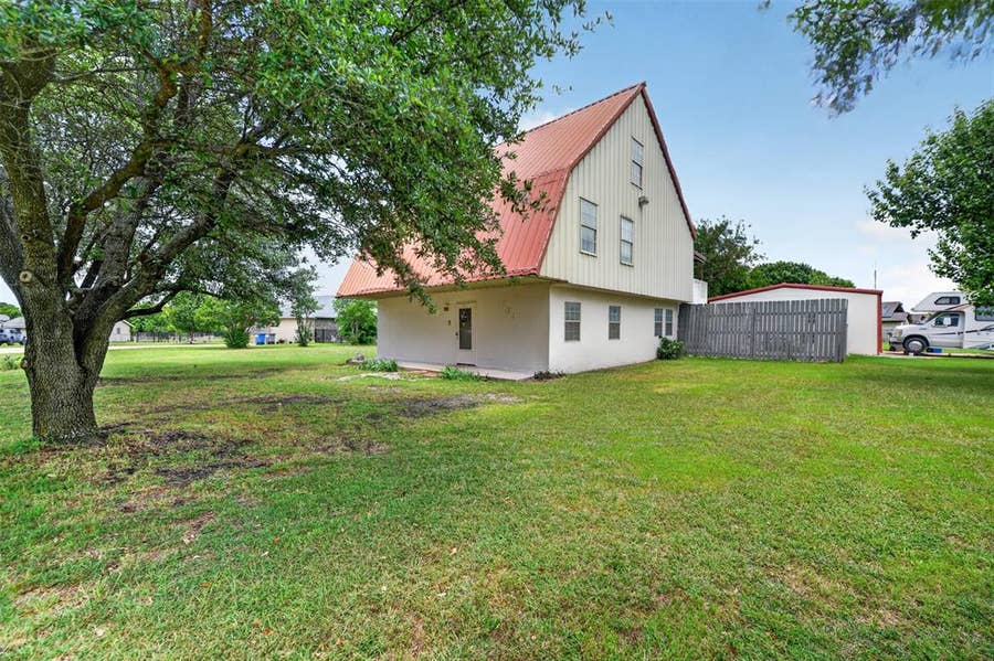 Property photo for 104 Bow Creek, Red Oak, TX