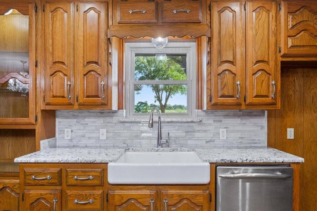 670 Berger Road, West, TX 76691 670 Berger Road, West, TX 76691