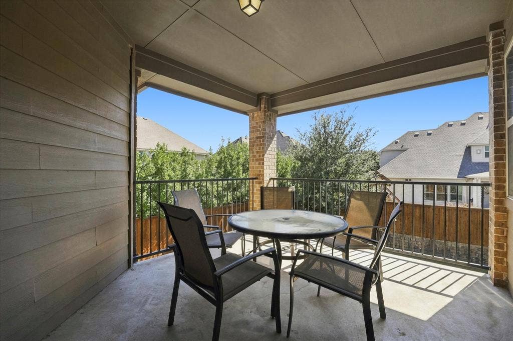 2nd floor Balcony overlooking yard