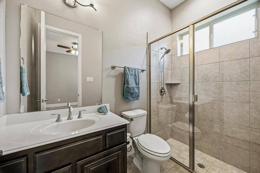 ensuite bath for first floor bedroom