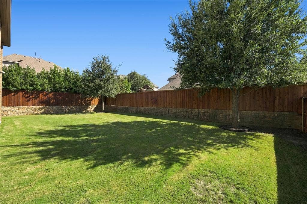 Over sized yard perfect for a pool