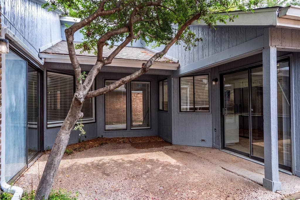 2713 Belmeade Drive, Carrollton, TX 75006 Private atrium courtyard.