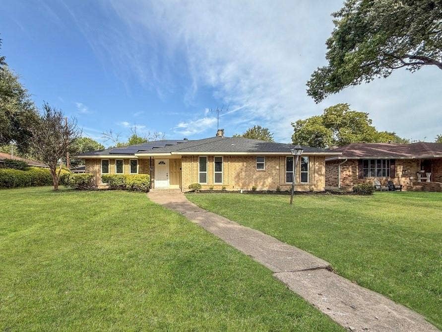 Property photo for 2147 Oak Valley Lane, Dallas, TX