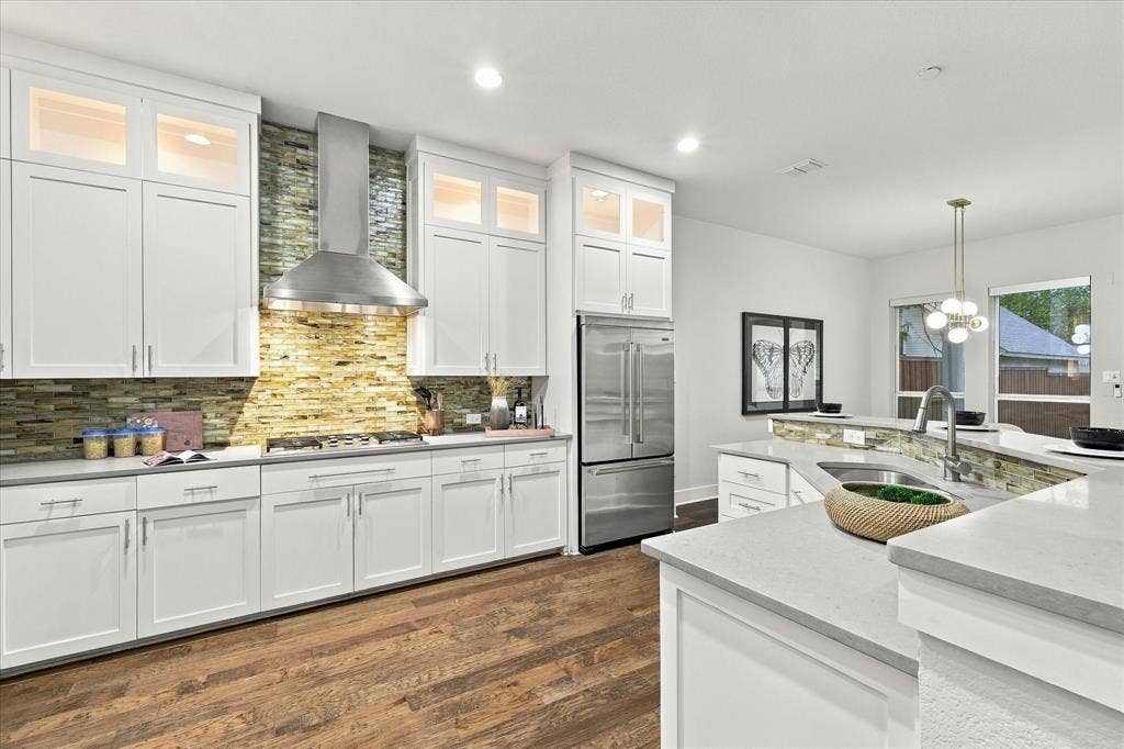 6251 Lakeshore Drive, Dallas, TX 75214 6251 Lakeshore Drive, Dallas, TX 75214