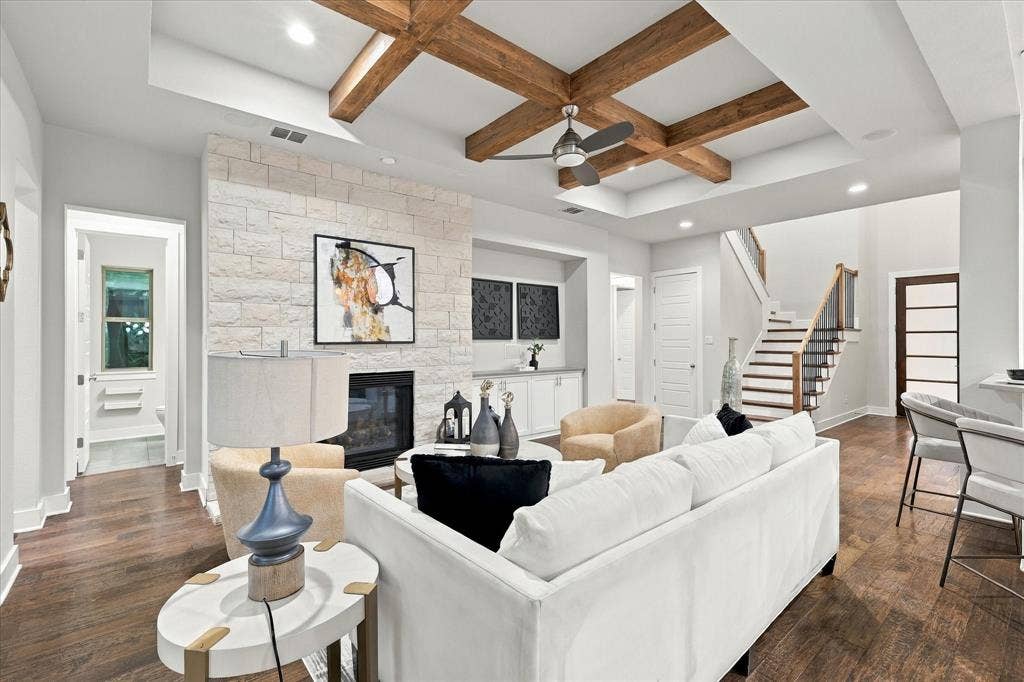 6251 Lakeshore Drive, Dallas, TX 75214 6251 Lakeshore Drive, Dallas, TX 75214