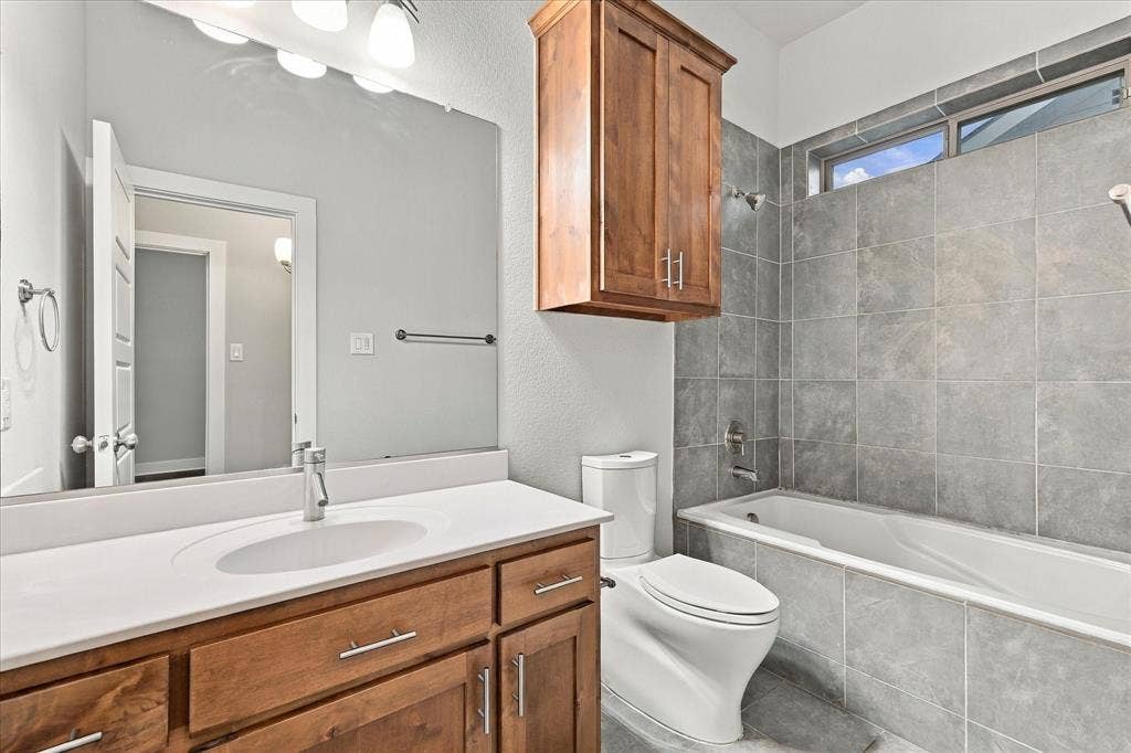 6251 Lakeshore Drive, Dallas, TX 75214 6251 Lakeshore Drive, Dallas, TX 75214