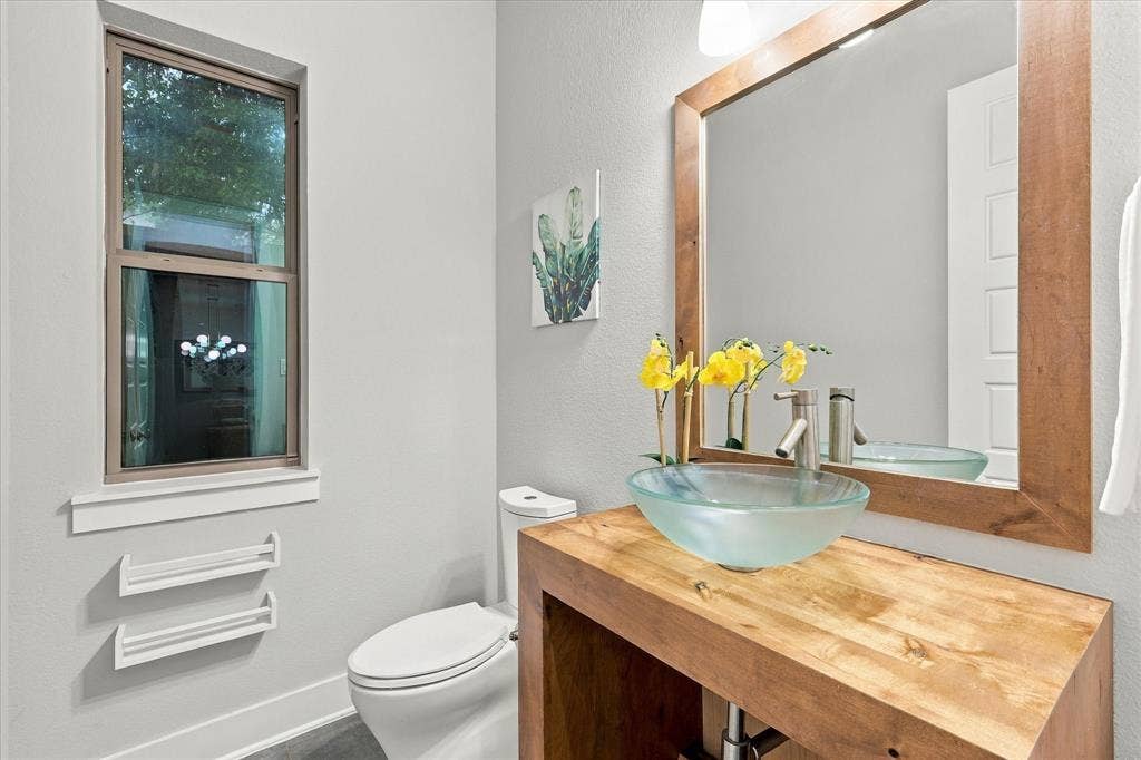 6251 Lakeshore Drive, Dallas, TX 75214 6251 Lakeshore Drive, Dallas, TX 75214