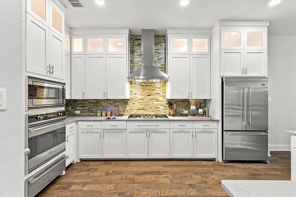 6251 Lakeshore Drive, Dallas, TX 75214 6251 Lakeshore Drive, Dallas, TX 75214