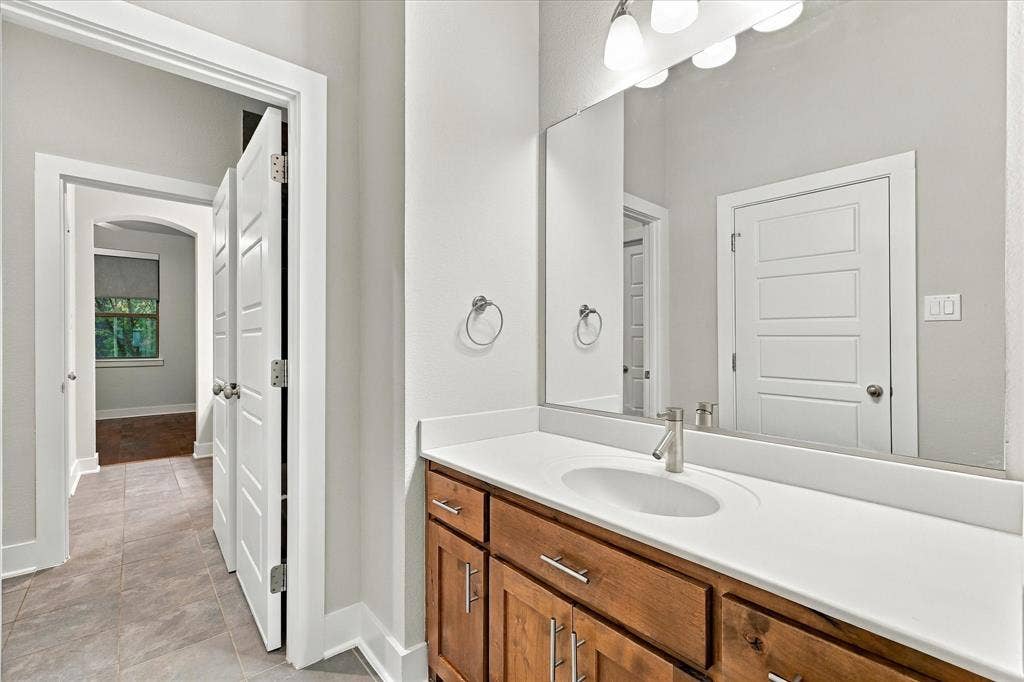 6251 Lakeshore Drive, Dallas, TX 75214 6251 Lakeshore Drive, Dallas, TX 75214