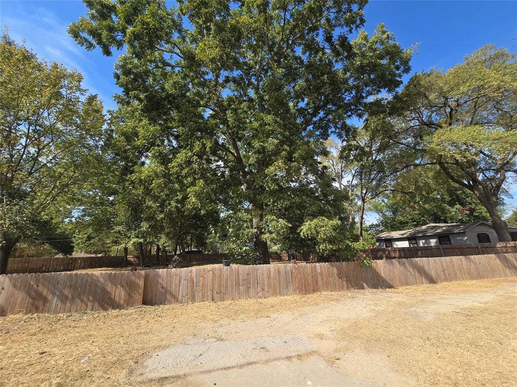 8019 Kiska Street, Dallas, TX 75216 8019 Kiska Street, Dallas, TX 75216
