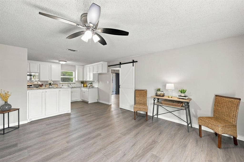 1404 Hillside Drive, Midlothian, TX 76065 1404 Hillside Drive, Midlothian, TX 76065
