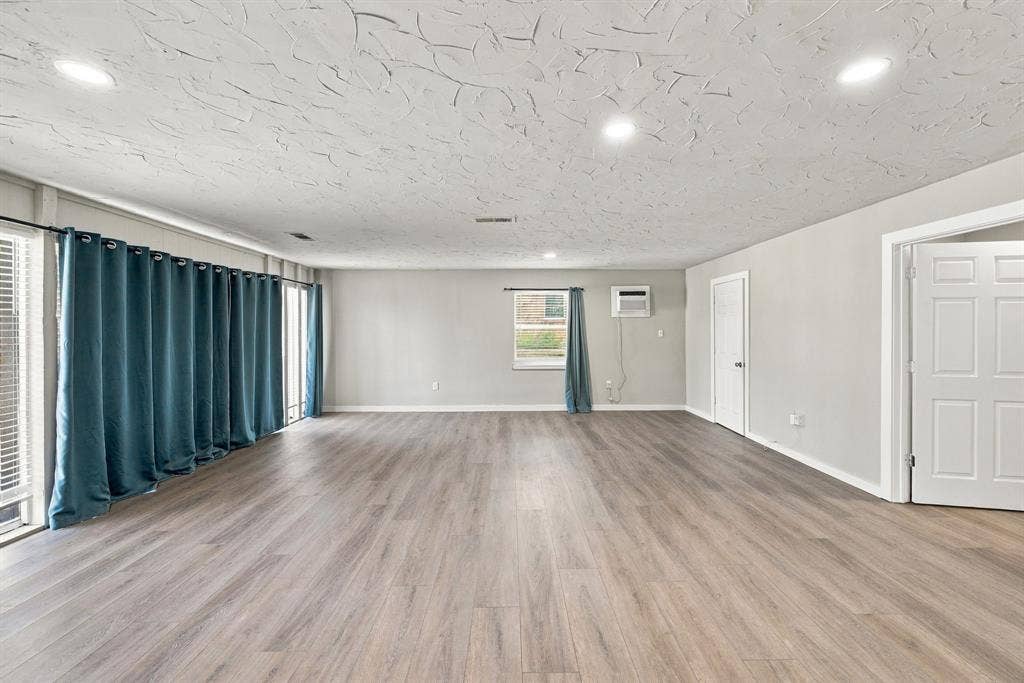 1404 Hillside Drive, Midlothian, TX 76065 4th bedroom with walk in closet or living room, game room or office