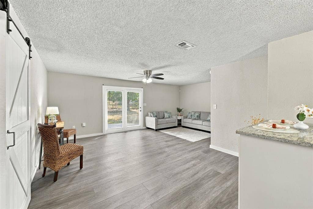 1404 Hillside Drive, Midlothian, TX 76065 1404 Hillside Drive, Midlothian, TX 76065