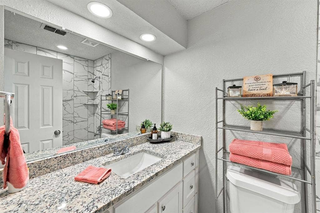 1404 Hillside Drive, Midlothian, TX 76065 1404 Hillside Drive, Midlothian, TX 76065