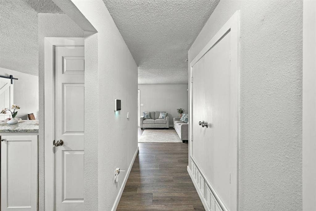 1404 Hillside Drive, Midlothian, TX 76065 1404 Hillside Drive, Midlothian, TX 76065