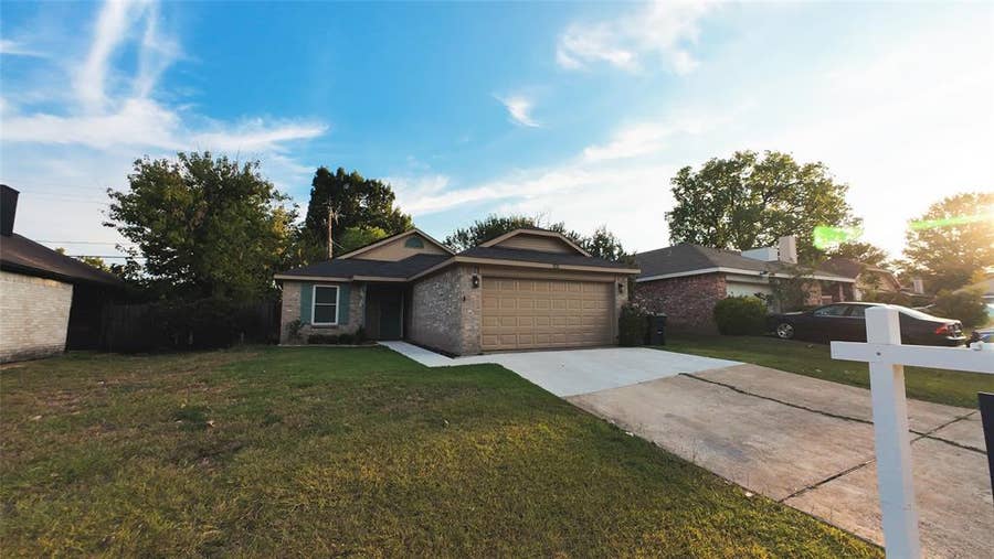 Property photo for 1404 Woodfern Drive, Arlington, TX