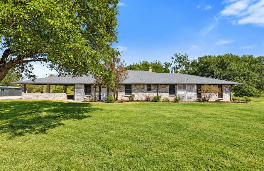 Property photo for 801 County Road 0025, Corsicana, TX