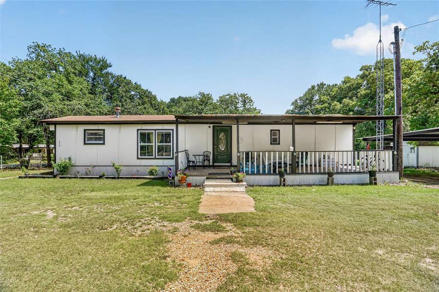 Property photo for 916 Fawn Drive, Granbury, TX