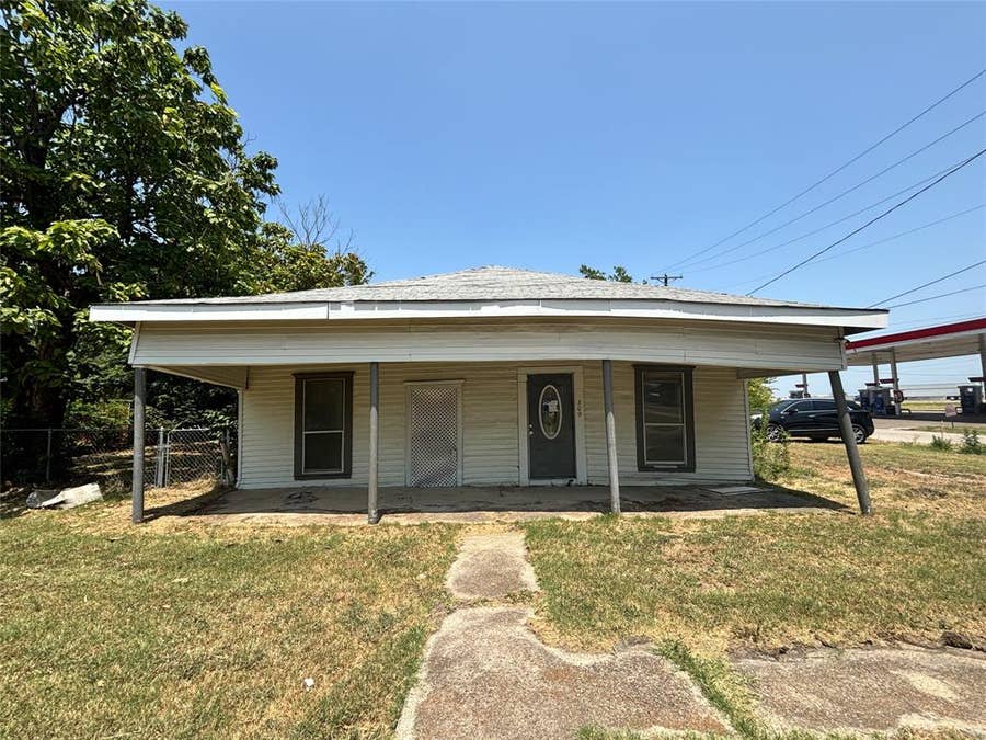 Property photo for 309 E Mowry Street, Crandall, TX