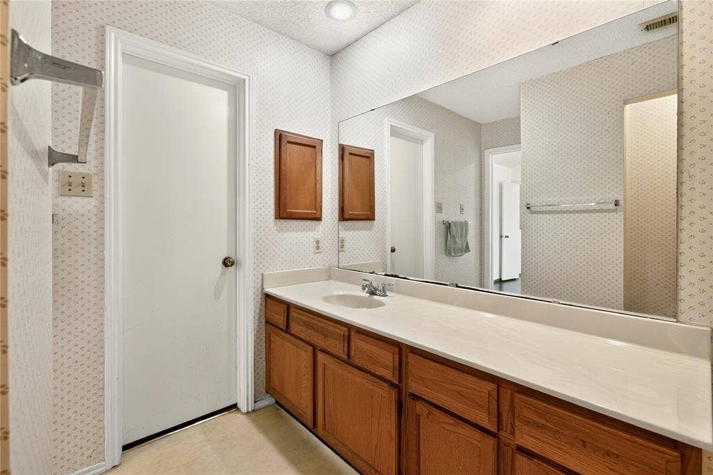 545 Stringfellow Drive, Coppell, TX 75019 545 Stringfellow Drive, Coppell, TX 75019