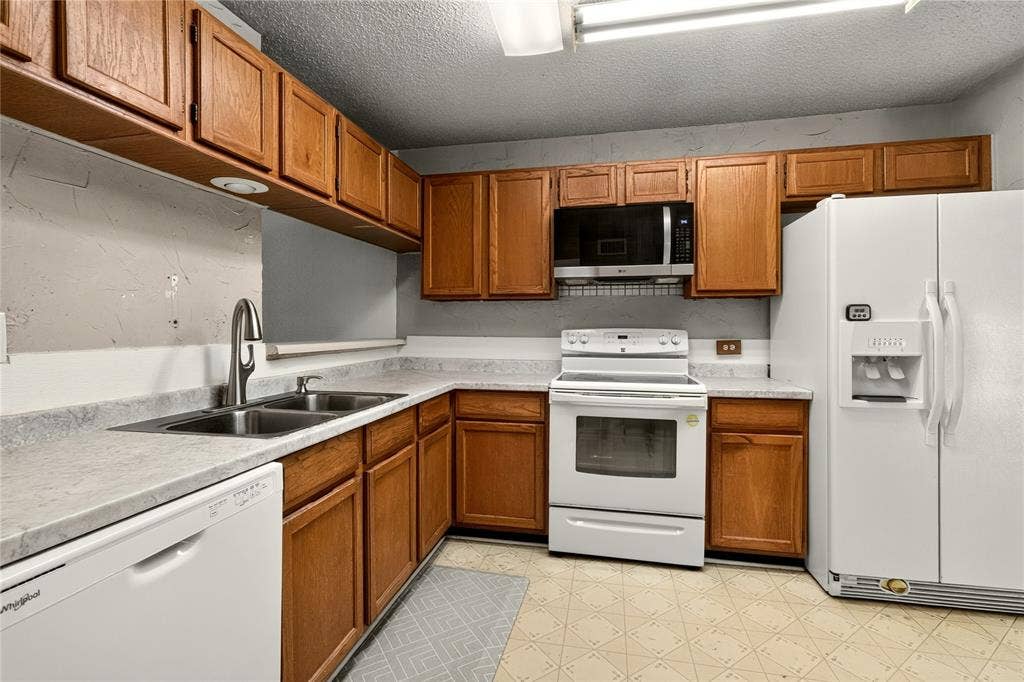 545 Stringfellow Drive, Coppell, TX 75019 545 Stringfellow Drive, Coppell, TX 75019