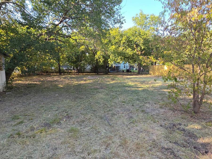 Property photo for 1013 E Tennie, Gainesville, TX