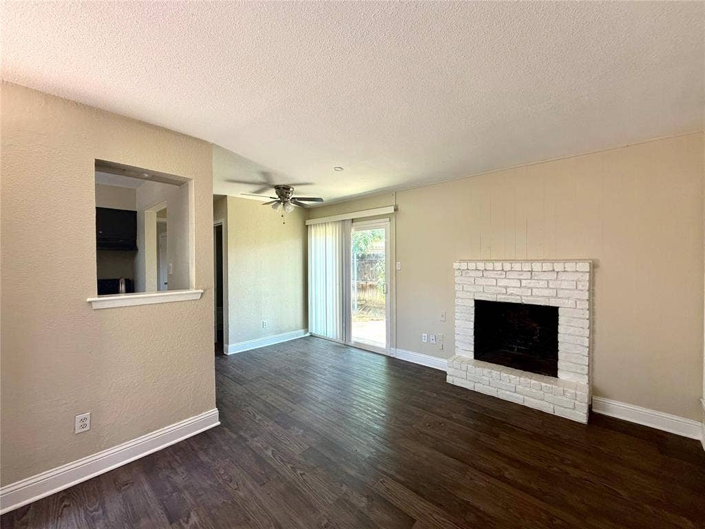 901 Redbird Drive, Irving, TX 75061 901 Redbird Drive, Irving, TX 75061