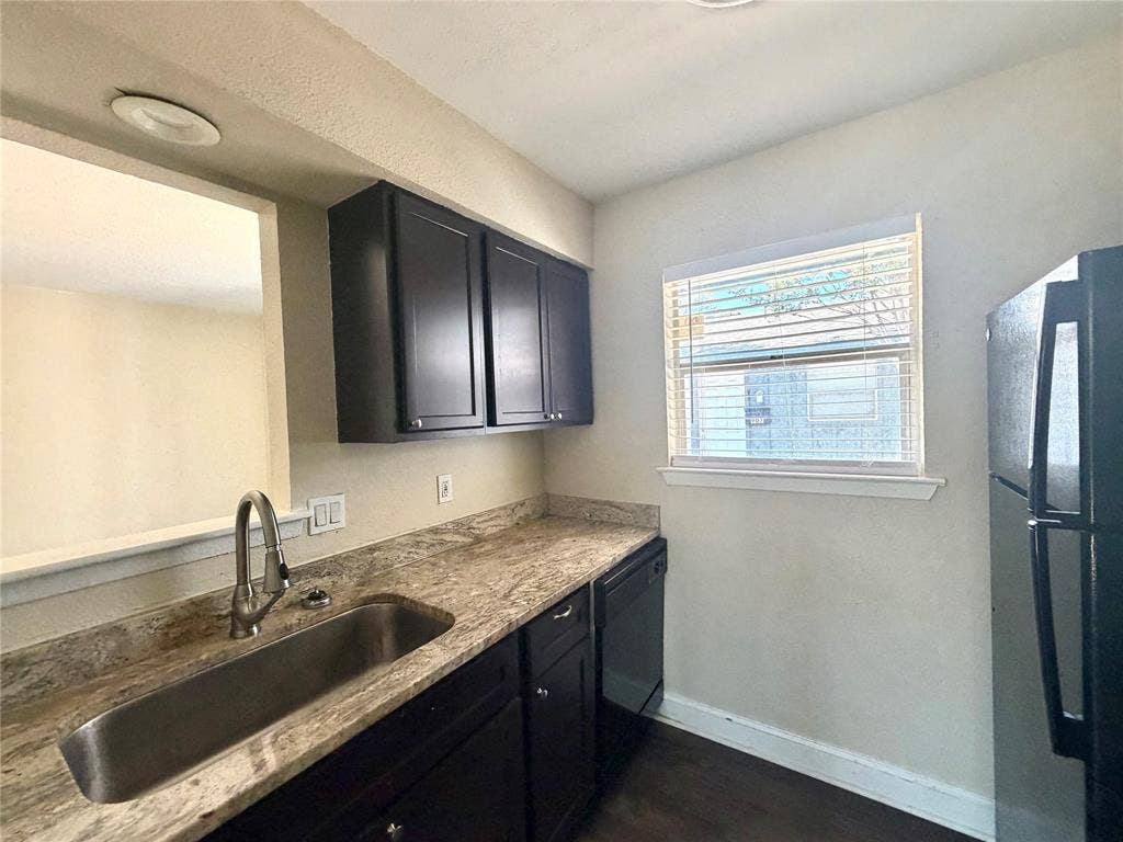 901 Redbird Drive, Irving, TX 75061 901 Redbird Drive, Irving, TX 75061