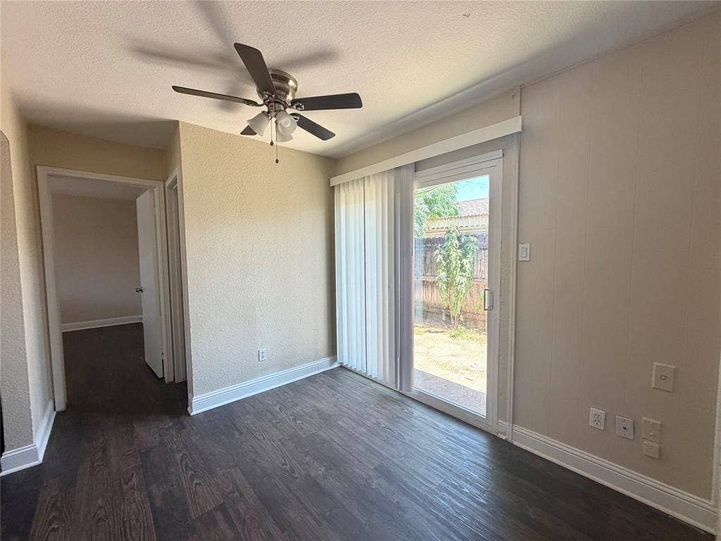 901 Redbird Drive, Irving, TX 75061 901 Redbird Drive, Irving, TX 75061