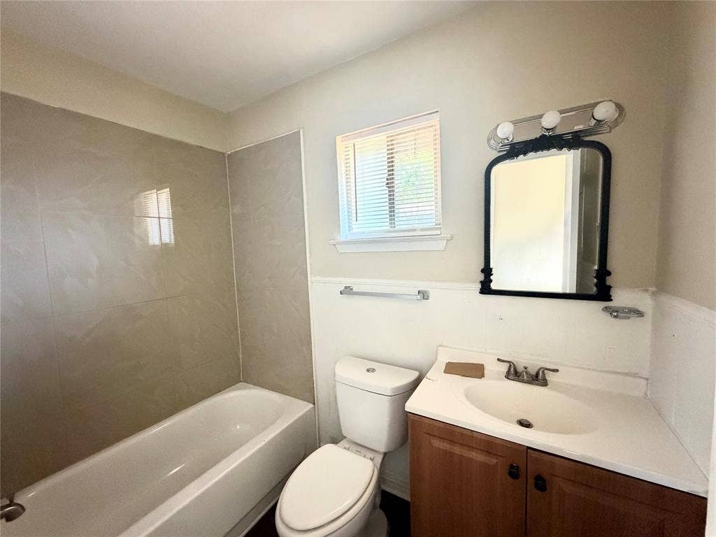 901 Redbird Drive, Irving, TX 75061 901 Redbird Drive, Irving, TX 75061
