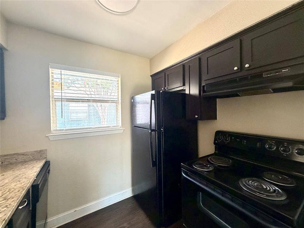 901 Redbird Drive, Irving, TX 75061 901 Redbird Drive, Irving, TX 75061