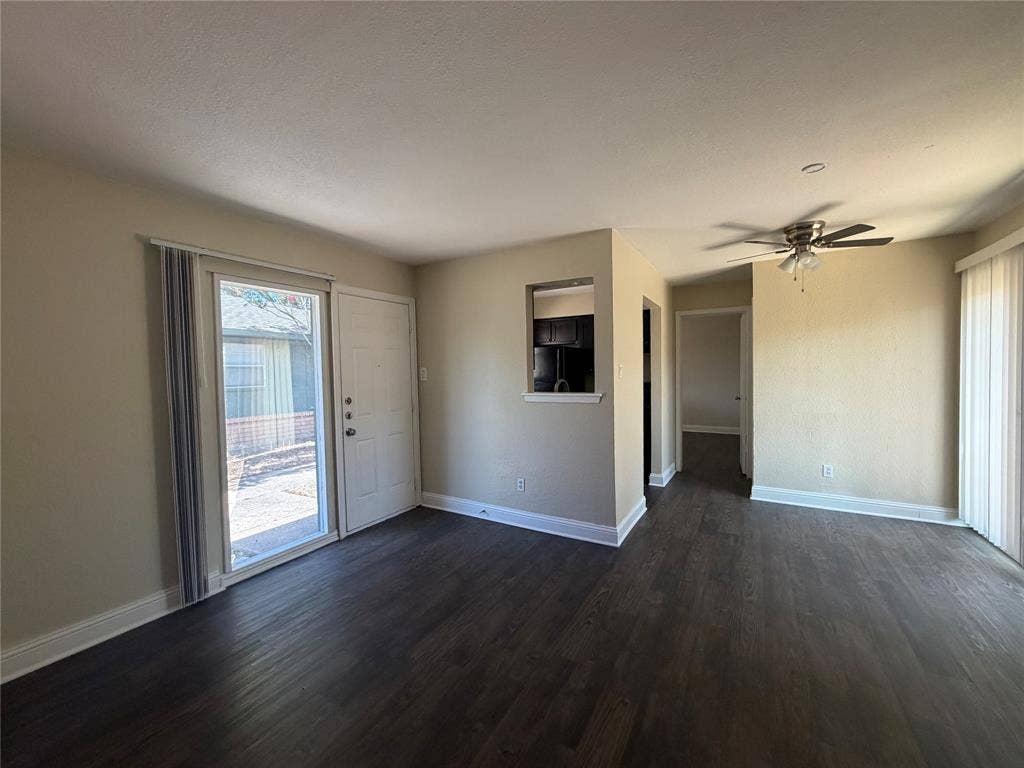 901 Redbird Drive, Irving, TX 75061 901 Redbird Drive, Irving, TX 75061