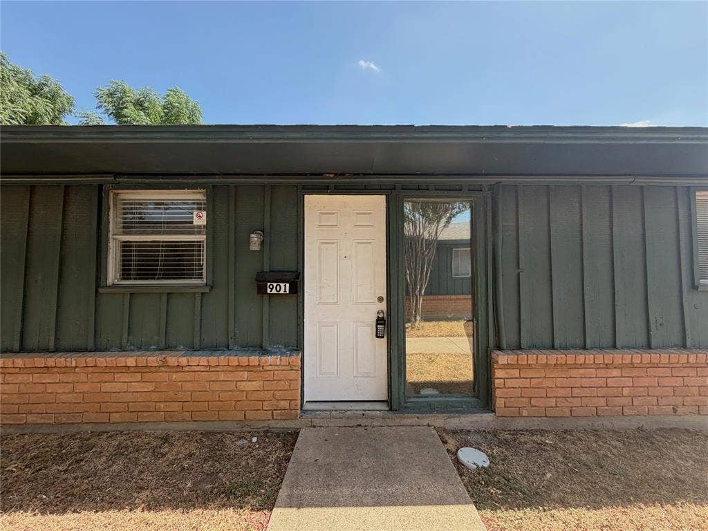 901 Redbird Drive, Irving, TX 75061 901 Redbird Drive, Irving, TX 75061