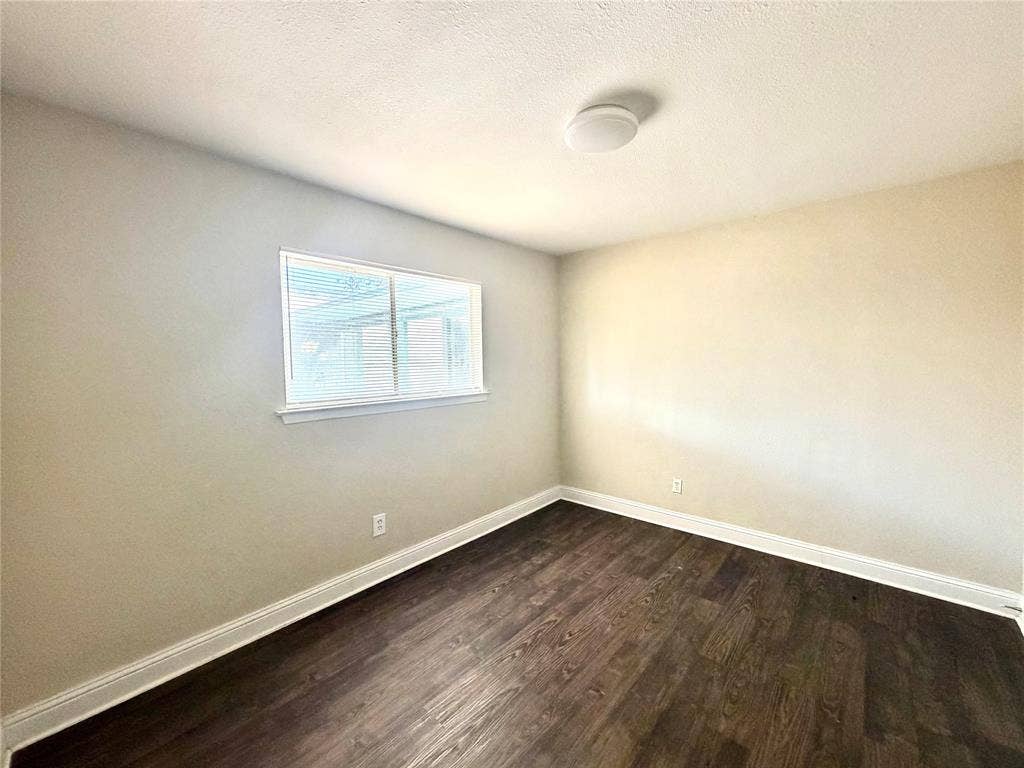 901 Redbird Drive, Irving, TX 75061 901 Redbird Drive, Irving, TX 75061
