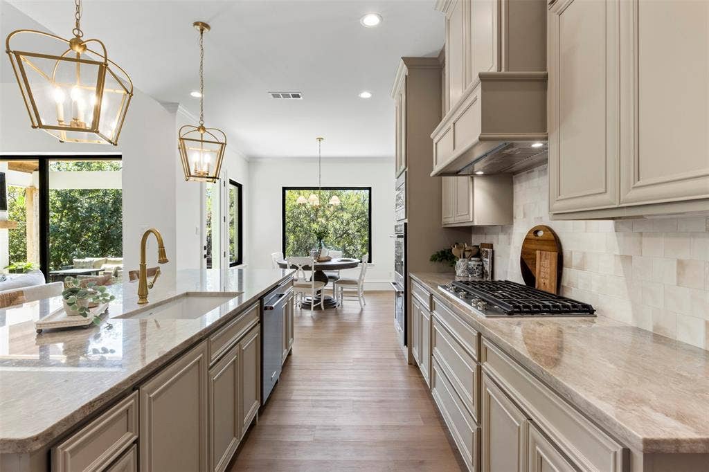 216 Creek Side Drive, Aledo, TX 76008