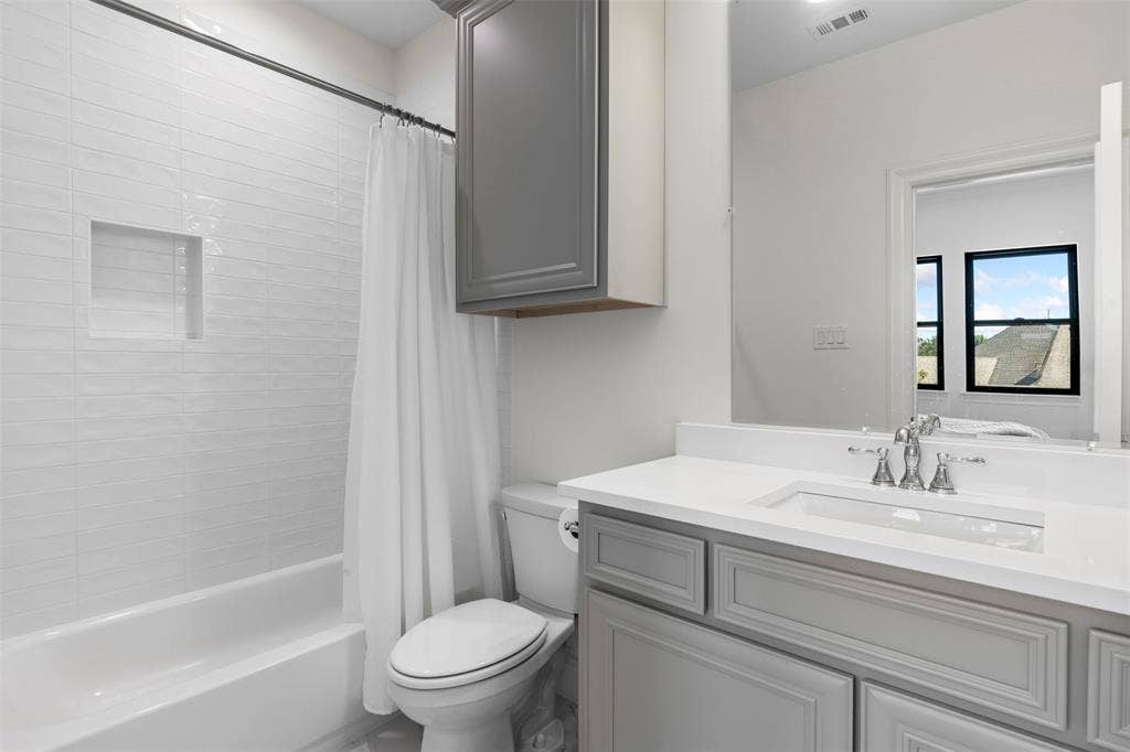 Upstairs Bedroom #4 Bathroom