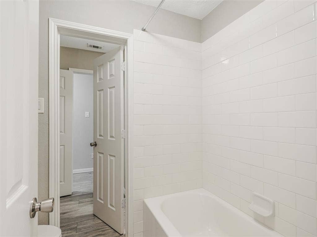 Bathtub with white subway tile surround