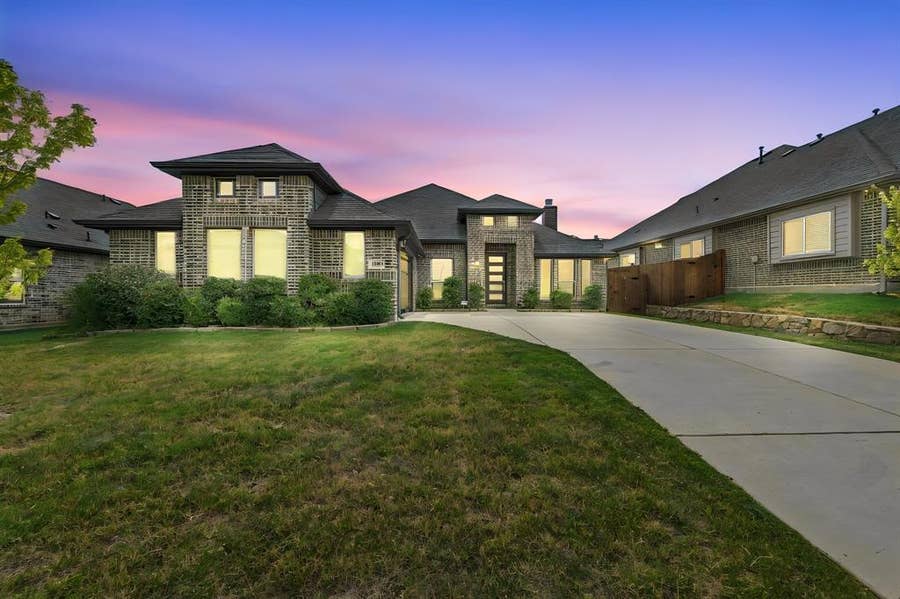 Property photo for 3010 Holland Lane, Midlothian, TX