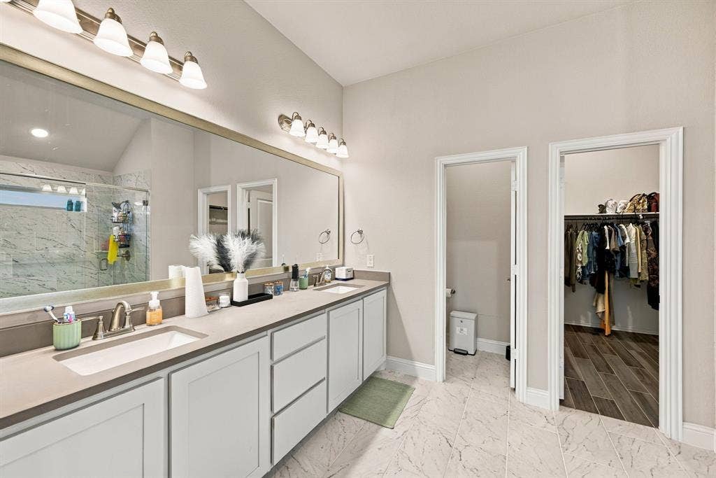 Dual vanity with undermount sinks, expansive mirror, and sconce lighting